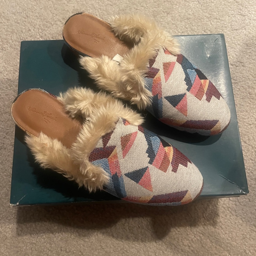 Universal Thread co slides